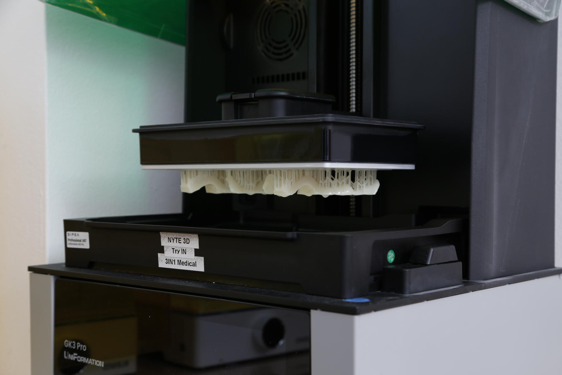 Dental-3D-Drucker bei der Modellfertigung